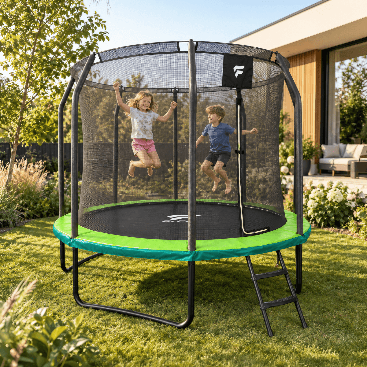 Trampolina ogrodowa dla dzieci 10 FT / 305 cm Tiger PRO DrFit z siatką i drabinką lifestyle_DF-TR-TG-10FT