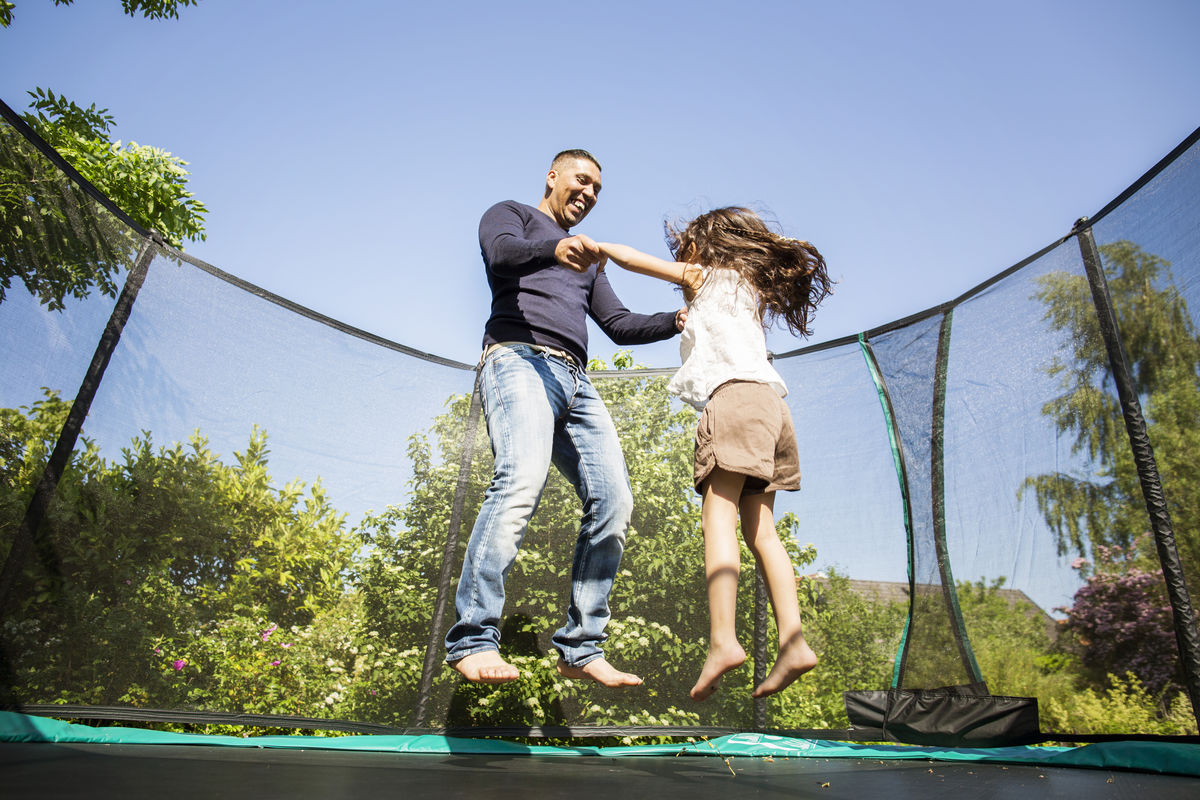 Czy skakanie na trampolinie jest zdrowe – co mówią badania?